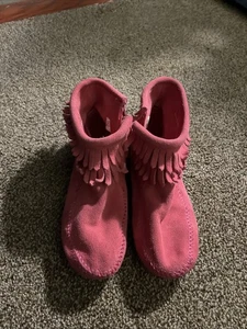 MINNETONKA MOKASSIN JUGEND MÄDCHEN ROSA LEDER KNÖCHEL MOKASSINS STIEFEL GRÖSSE 3 - Bild 1 von 8