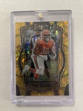 2022 Select David Montgomery Club Level Gold Disco Prizm /10 - Lions/Bears