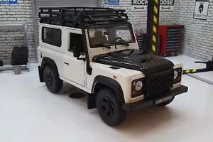 Land Rover Defender White 1:24 Scale Car - Picture 1 of 8