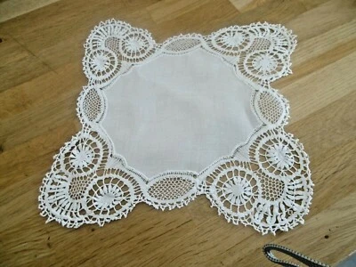 Mouchoir  avec dentelle fait main  ( 26 x 26 cms ) - Photo 1/4