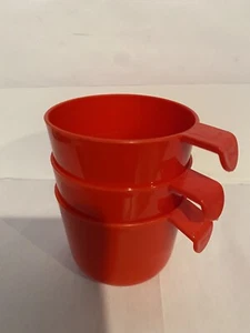 Juego de 3 tazas medidoras de plástico de colección 1/4 taza + 1/2 taza color rojo - Imagen 1 de 3