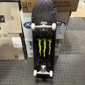 **NUEVO** Monopatín Monster Energy Sketch Tamaño Completo - Promoción 2025 - Raro - Imagen 1 de 6