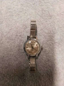 Womans 17 Jewels Wrist Watch And Original Band - Picture 1 of 3