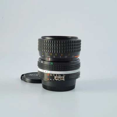 VERY GOOD Nikon Ai-s Zoom-NIKKOR 35-70mm F/3.3-4.5 Zoom Lens - Image 1 of 4
