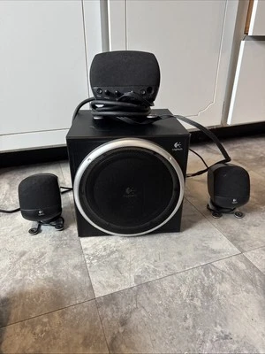 Logitech Z-640 Surround Sound System Lautsprecher - Dolby 3.1 - für PC & Spielekonsole - Bild 1 von 4