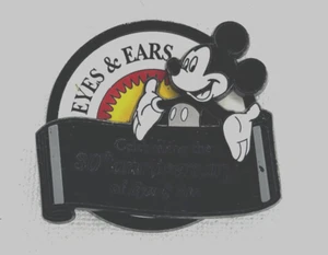 Disney 2002 Mickey Mouse Eyes & Ears Series #1 30th Anniversary LE 3-D Pin#9365 - Imagen 1 de 2