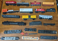 HO Mixed ROLLING STOCK FREIGHT & BOXCARS - LOT OF 20 VINTAGE. JUNKYARD / REPAIR