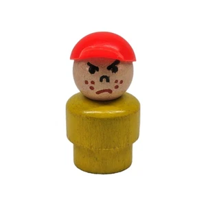 Vintage Fisher Price Little People Mad Boy Bully gelber Holzkörper Kopf rote Kappe - Bild 1 von 5