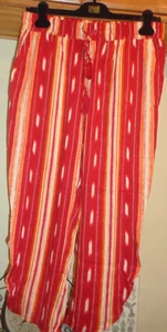 AMERICAN RAG CIE ROT/MULTI PRINT WEICHE VISKOSE PULL-ON CROP HOSE NEU GR. M - Bild 1 von 8