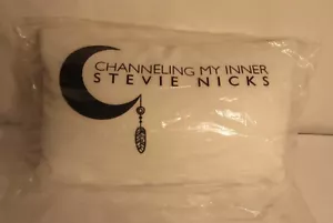 Almohada Canalizando My Inner Stevie Nicks, Doble Cara, Funda + Inserto de Almohada - Imagen 1 de 5