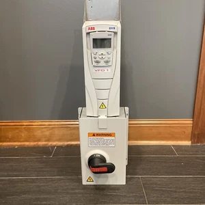 DESCONEXIÓN ACH550-PDR-04A6-2 ABB 1HP VFD 208/230V - Imagen 1 de 7