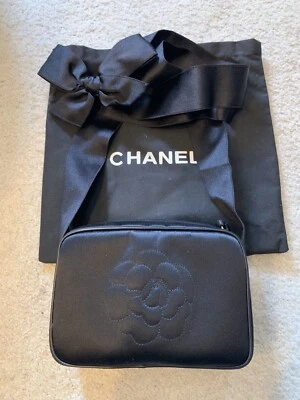 Mini Bolso de Hombro CHANEL Vintage Camelia Negro Satinado con Tarjeta de Autenticidad Foto 1 de 4