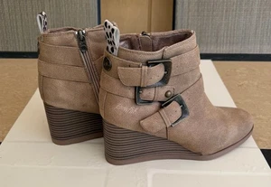BLOWFISH MALIBU WOMEN'S ANKLE BOOTS. SIZE: 9 LIGHT BROWN WEDGE BOOTIE ZIP - Picture 1 of 8