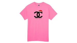 Rosa Weihnachtsshirt Nikolausmütze Xmas Barbie Festlich Luxus Lichter Boujee Urlaub - Bild 1 von 1