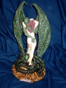 12 "Vampire Kiss Creature on Base Classic Horror  Unbuilt Resin Model Kit 1/6 - Picture 1 of 3