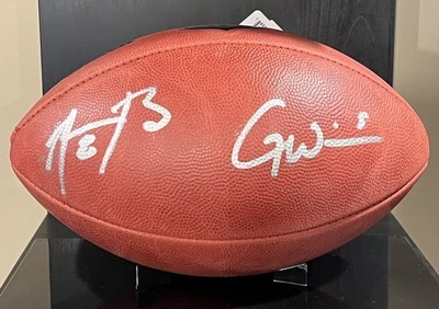 Aaron Rodgers & Garrett Wilson Oficial NFL Wilson Duke Fanáticos del Fútbol Foto 1 de 2