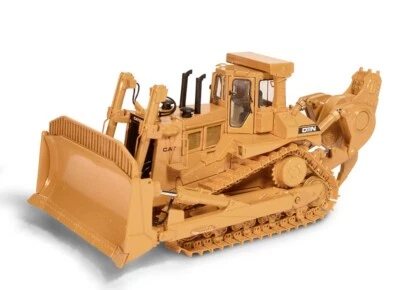 Cat D11N Dozer with SU-Blade and Impact Ripper - CCM 1:48 Scale Model New - Image 1 of 4