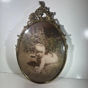 Antica cornice ovale in vetro convesso a bolla ottone con foto bambino bambino 12” x 20,5” - Foto 1 di 21