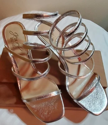 Sandalia Jewel Badgley Mischka Renia envuelta metálica talla 6 nueva con caja  Foto 1 de 4