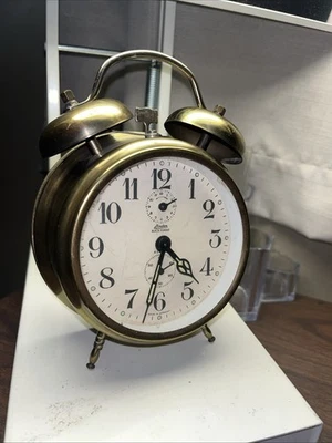 古董林登黑森林德国双铃钉腿黄铜闹钟发光 — 第 1/4 张图片