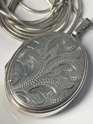 Vintage sterling silver oval locket pendant and '925' chain necklace love 8.49g - Image 1 of 4