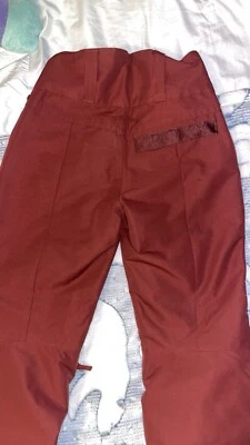 Roxy Woman’s XS - great condition, no rips, lots of zippers, super comfortable  - Imagem 1 de 2