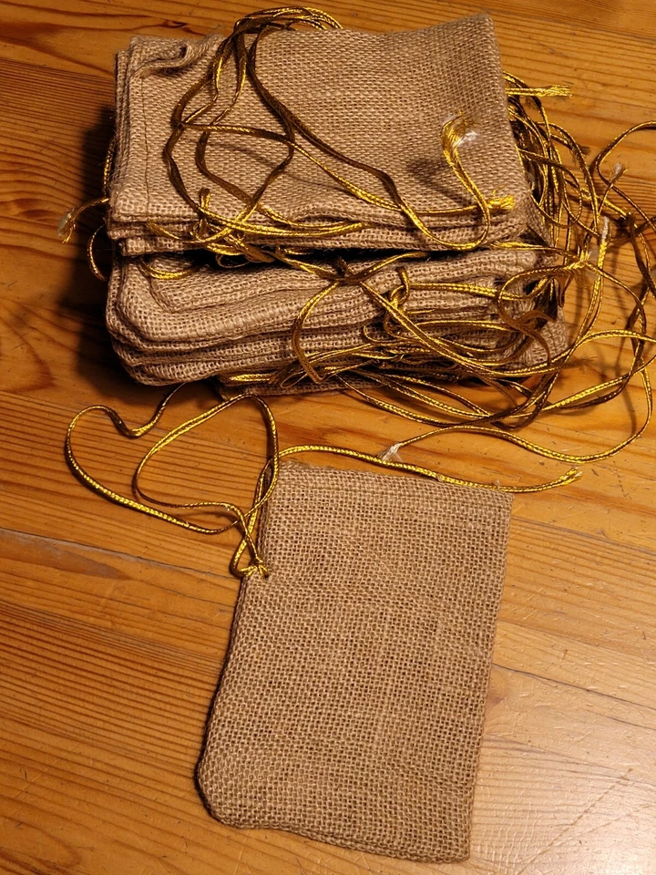 24 Jutesäckchen Adventskalender Beutel Stoff Stoffbeutel Säckchen Goldband - Bild 1 von 1