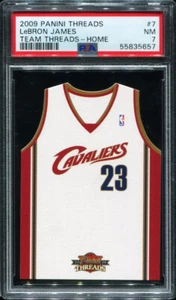 PSA 7 IN DER NÄHE NEUWERTIG 2009 Panini THREADS LeBRON JAMES #7 TEAM HEIMTRIKOT LAKERS 5657 - Bild 1 von 2
