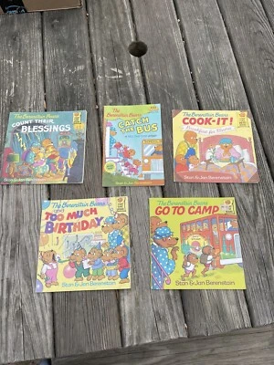 Lot of 5 Vintage Berenstain Bears Books - Image 1 of 4