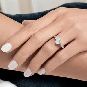 Anillo de compromiso de platino de 1,25 quilates de corte ovalado de diamantes cultivados en laboratorio PT950 IGI - Imagen 1 de 13