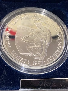 Dólar conmemorativo de la aplicación de la ley 1997 - Imagen 1 de 2