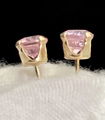 Aretes redondos de circonita cúbica creados en laboratorio rosa de oro amarillo de 14k para dama Foto 1 de 4