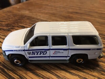 Matchbox 2000 NYPD Chevy Suburban  - Image 1 of 4