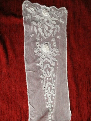 Plastron ancien (1920) tulle brodé main Bretagne 43 cm x 15 cm - Photo 1/4