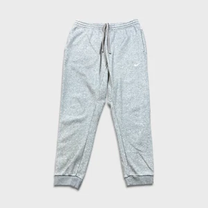Nike Sportswear Sweatpants Mens XL Gray Swoosh Athletic Taper Leg Fleece Jogger - Picture 1 of 14