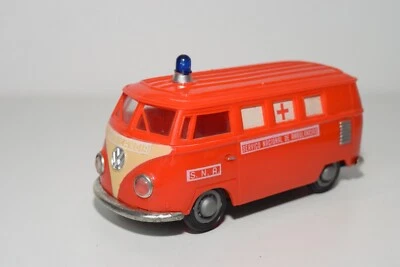 A79 1:24 PLASTICA VW VOLKSWAGEN TRANSPORTER T1 S.N.A. RARA AMBULANZA AMBULANZA - Immagine 1 di 4