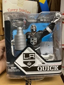McFarlane NHL Serie 32 Exclusivo Jonathan Quick LA Kings Stanley Cup Trophy - Imagen 1 de 9