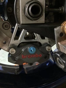04 08 12 14 YZF R1 Brembo P2 Caliper underslung Bracket Hanger 84mm Type 1 - Picture 1 of 8