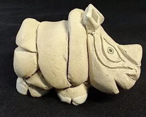 Kleines Nashorn Tier Figur Artesania Rinconada geschnitzt Kunst Nashorn Volkskunst - Bild 1 von 7