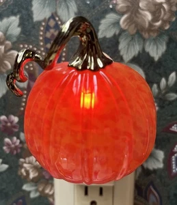 Bath & Body Works Wallflower Plug Diffusor Light Up Pumpkin Scent Control - Bild 1 von 3