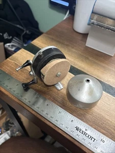 Vintage Zebco Zero Hour Bomb Company Gießrolle mit hellbraunem Spinnkopf #2 - Bild 1 von 13
