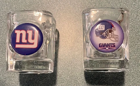 2 NY GIANTS NFL SQUARE SHOT GLASSES - 2 oz Cover
