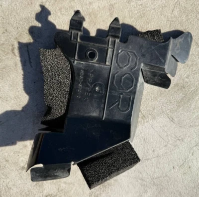 Пластиковое переднее правое крыло для Toyota Prius 2016-2019 годов выпуска от оригинального производителя 16562-37010 - Изображение 1 из 3