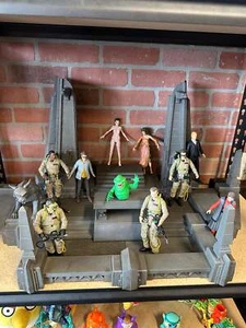 Diamond Select Ghostbusters Rooftop Scene with 10 Figures & Accessories Incomple - Picture 1 of 10