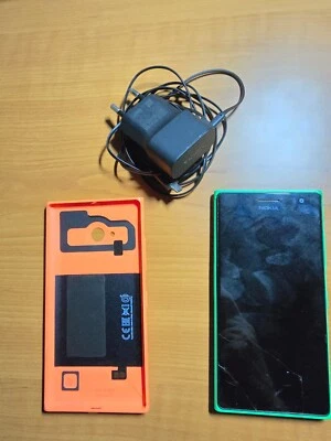  nokia lumia modello 735 per pezzi con carica batteria FUNZIONANTE per info - Immagine 1 di 2