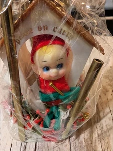 Carillon a vento piccolo cherubino vintage natalizio pixie elfo ginocchio nuovo con scatola - Foto 1 di 11