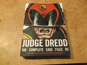 LKE NEW JUDGE DREDD THE COMPLETE CASE FILES 05 GRAPHIC NOVEL,JOHN WAGNER,BOLLAND - Picture 1 of 2