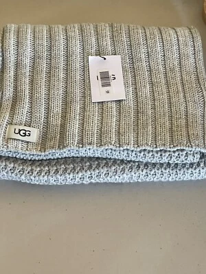 BUFANDA CARDI UGG TEXTURA ANCHA EN GRIS JASPEADO TALLA ÚNICA Foto 1 de 4