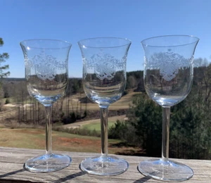 Set Of 3 Vintage Glass Crystal Wine Water Goblet Wreath Etched Design 7.75" Tall - Picture 1 of 3
