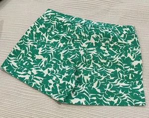 J. Crew Mercantile klassische Chino Shorts grün und weiß geblümt Damen 4 - Bild 1 von 3